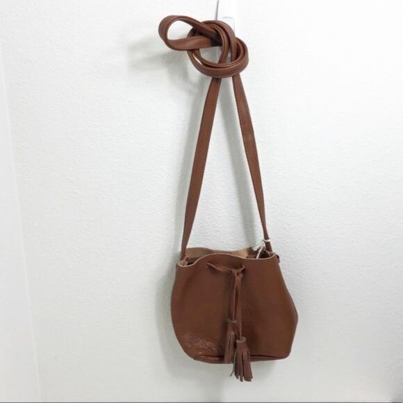 Shaffer LA Greta Bucket Crossbody Bag Brown Grained Leather Drawstring Close NWT - Picture 4 of 14